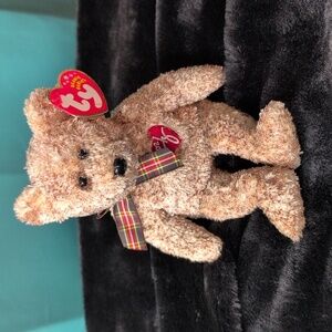 TY 2002 Signature Bear. NWT